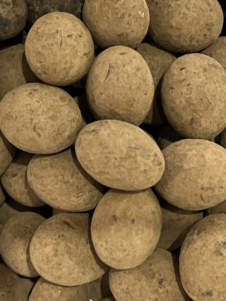 TIRAMISU MILK CHOCOLATE COATED ALMONDS / تراميسوا حليب تشوكلات مغطئ بالوز